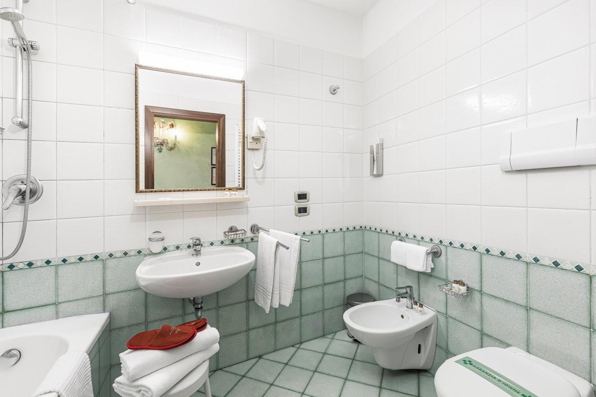 Luxury Double or Twin Room with Canal View